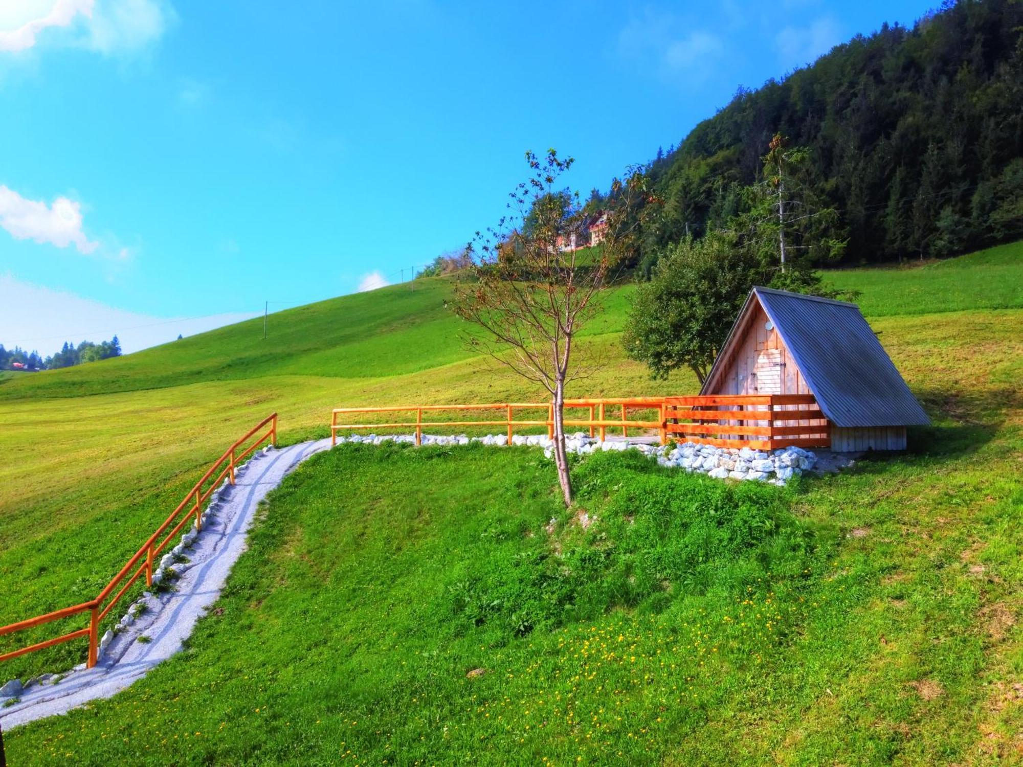 Glamping Vrhovc 호텔 젤레즈니키 외부 사진